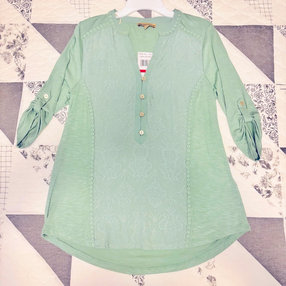 Democracy Elbow Sleeve Top Size XS NWT